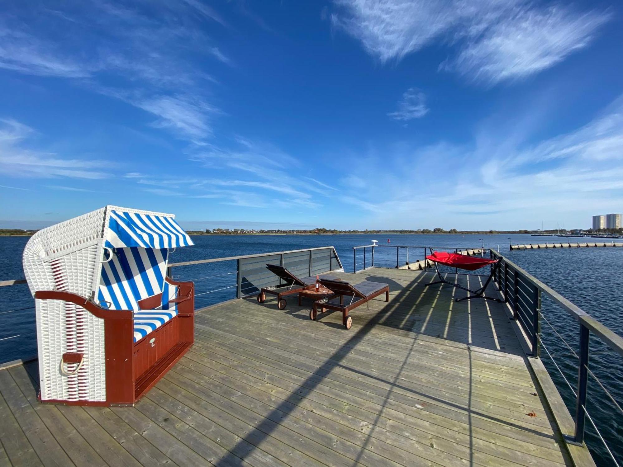 Hausboot Bali Hotel Fehmarn Exterior foto