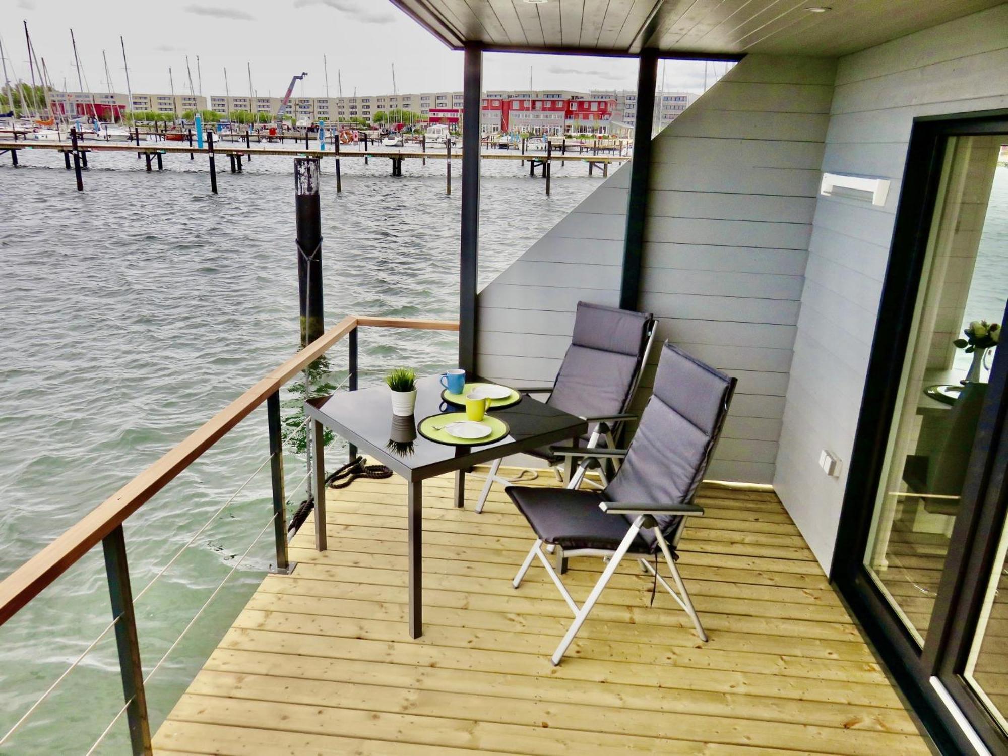 Hausboot Bali Hotel Fehmarn Exterior foto